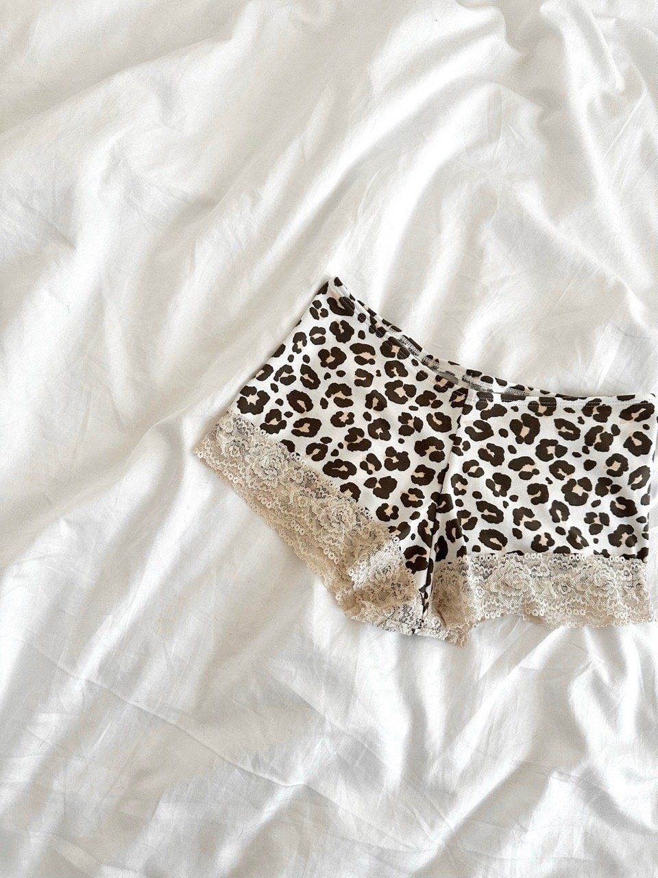 Quần Mini Short Viền Ren - Choco Beo