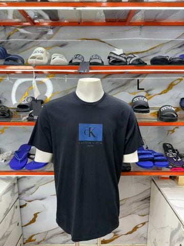 Áo Thun CK Calvin Klein Đen Hình Xanh Since 1968 - New - SP40611074