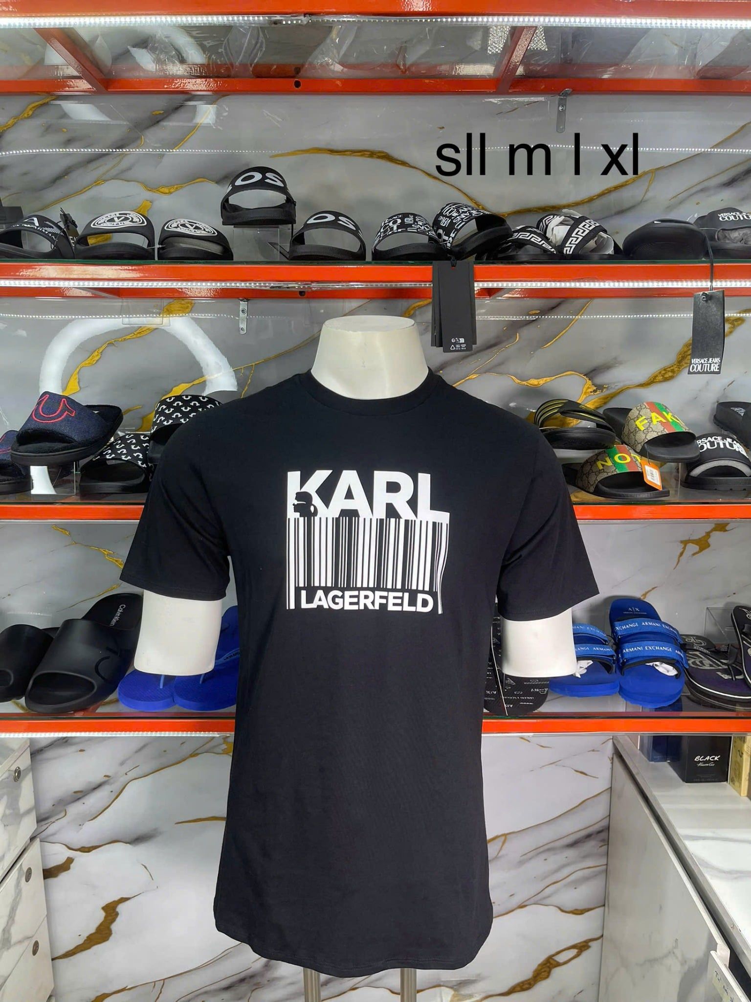 Áo Thun Karl Lagerfeld Đen Chữ Trắng Mã Vạch - New - LM4G2189