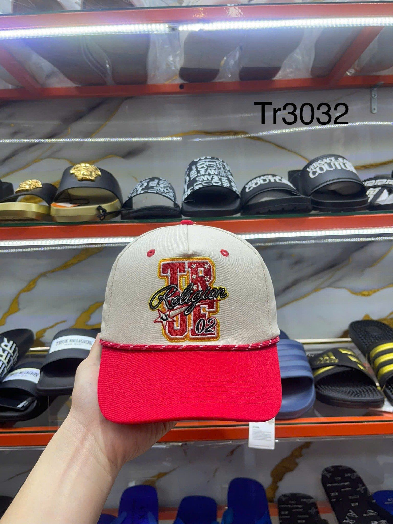 Nón True Religion Đỏ Kem Chữ Thêu 02 - New - TR3032