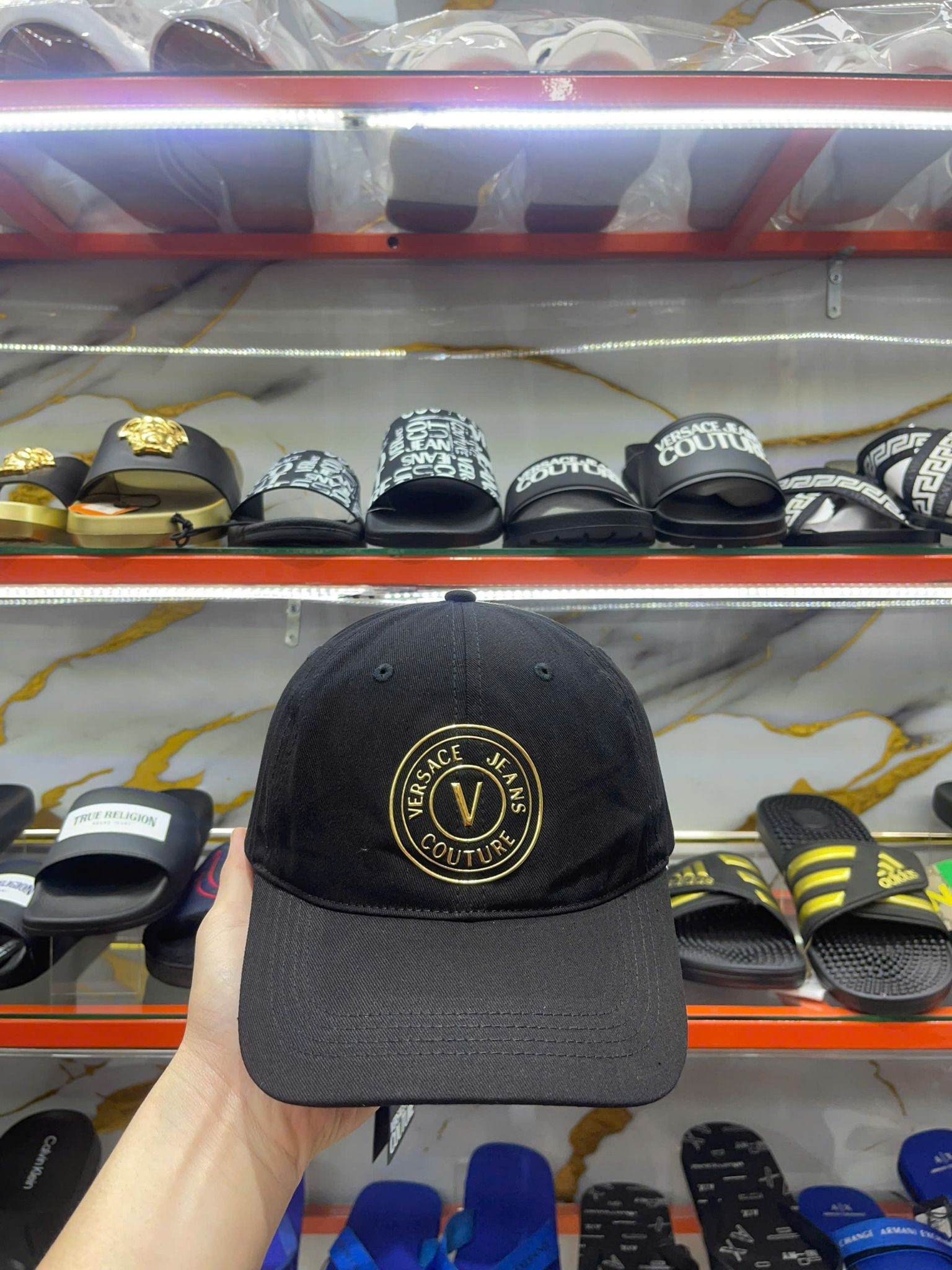 Nón Versace Đen Logo Tròn Vàng - New - 76GAZK26