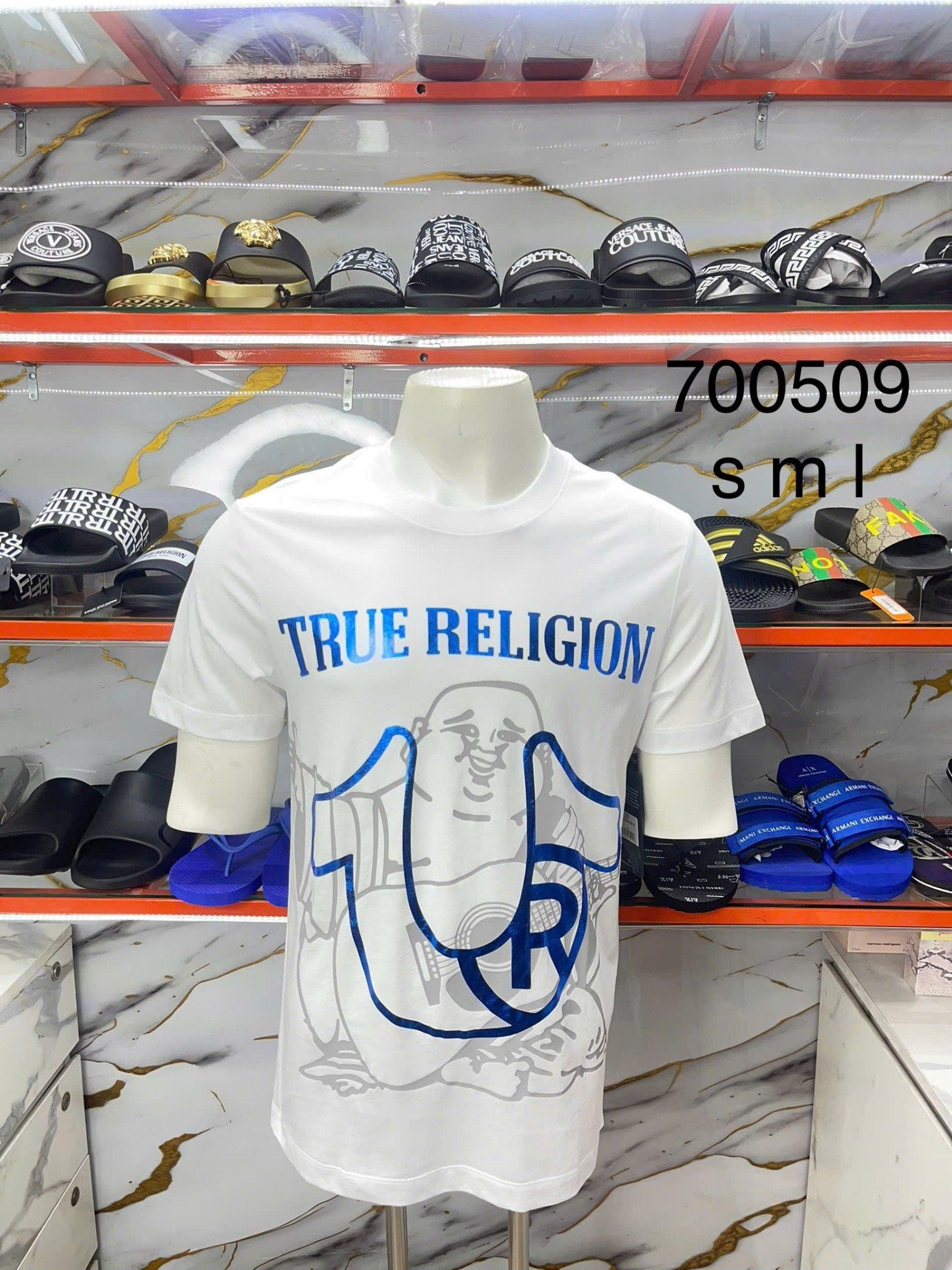 Áo Thun True Religion Trắng Chữ Xanh Ông Địa Xám - New - 700509