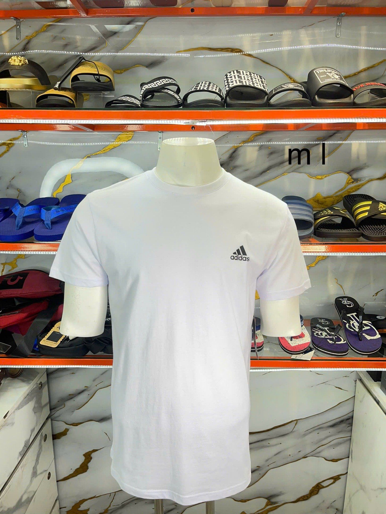 Áo Thun Adidas Trắng Nhạt Logo Đen - New - ADVR2002