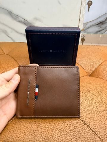 Ví Ngang Tommy Hilfiger Nâu Đất In Chữ Bạc - New - 31HP220139