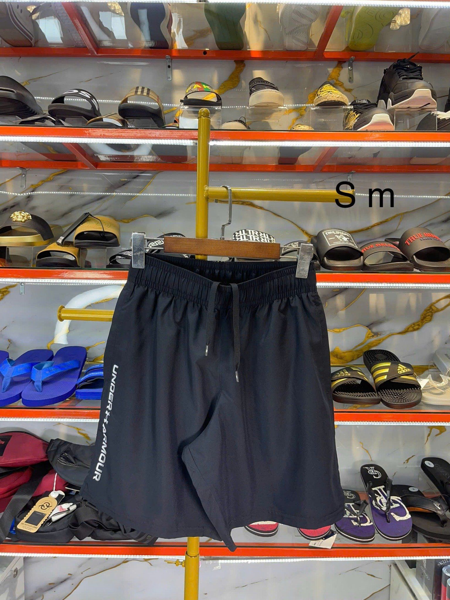 Quần Short Thun Under Armour Đen Chữ Trắng - New - 1383356 - PD02