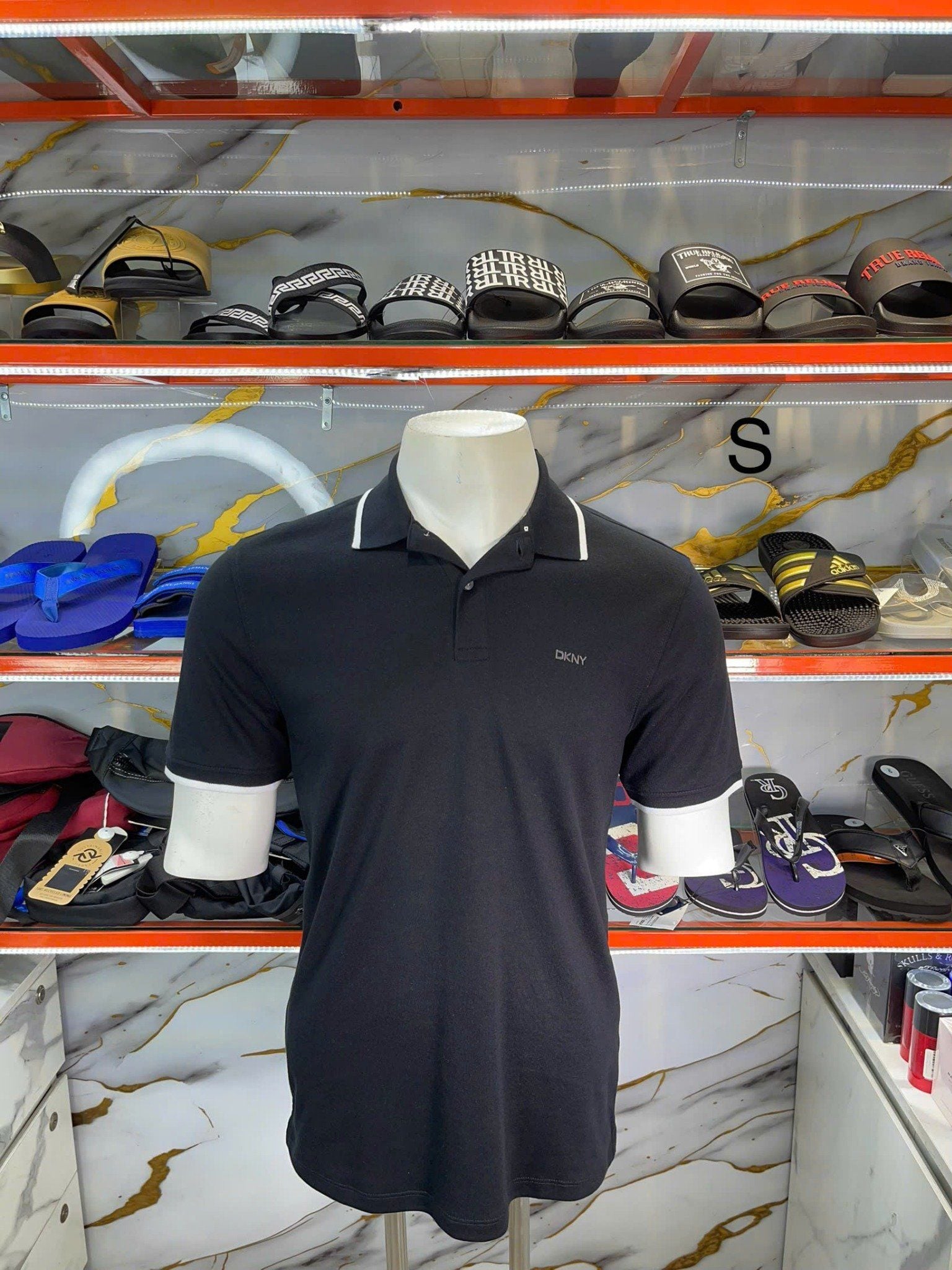Áo Polo DKNY Đen Thêu Chữ Bên Trái - New - DK15PL632