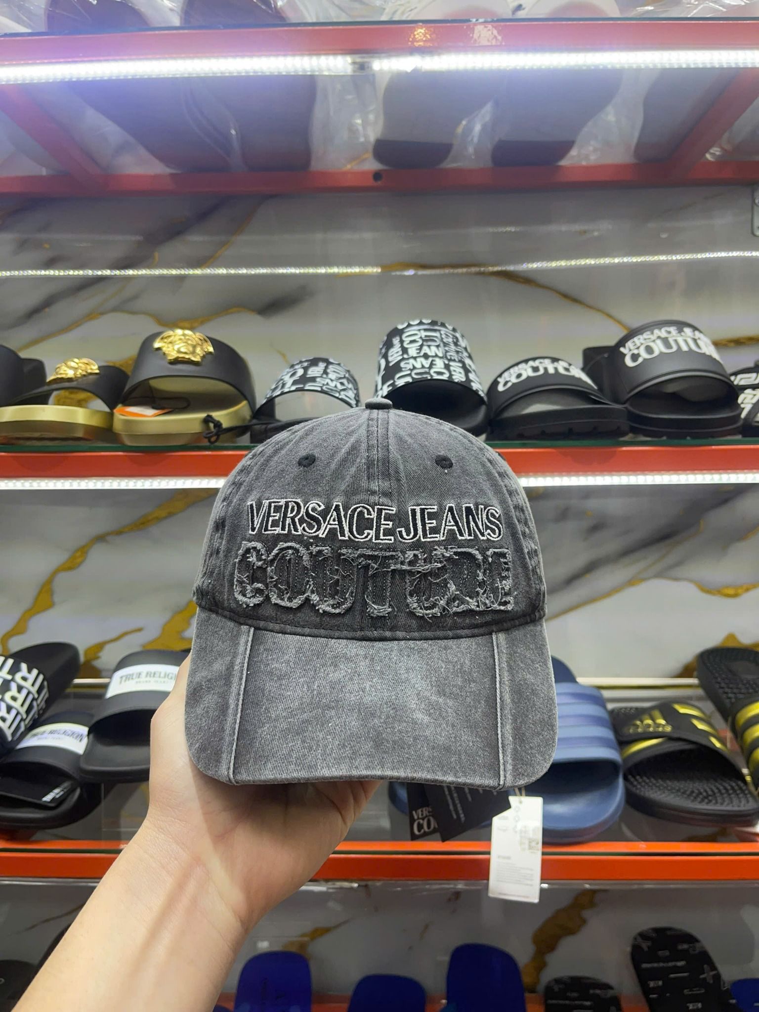 Nón Versace Đen Xám Chữ Thêu Đen Trắng - New - 76GAZK37