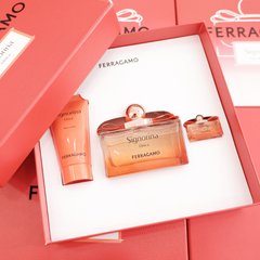 Set Nước Hoa Nữ Signorina Ferragamo Unica (EDP 100ml+EDP 5ml+Body Lotion 50ml)