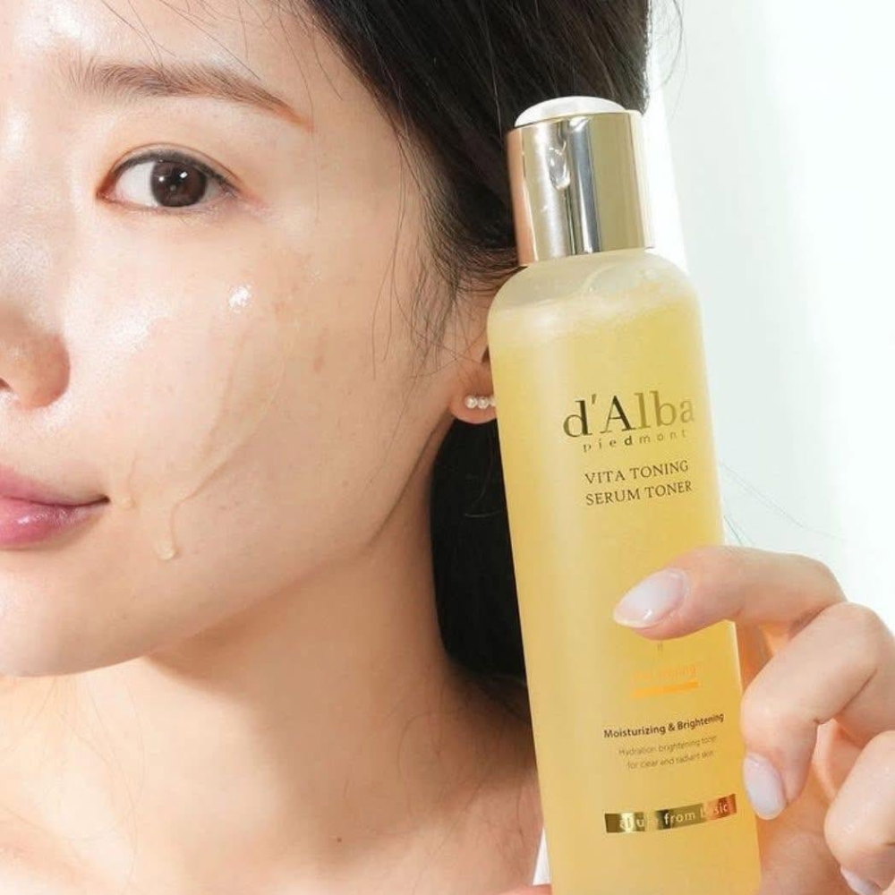 Nước Hoa Hồng Dưỡng Ẩm Cải Thiện Lỗ Chân Lông d'Alba Vita Toning Serum Toner 180ml