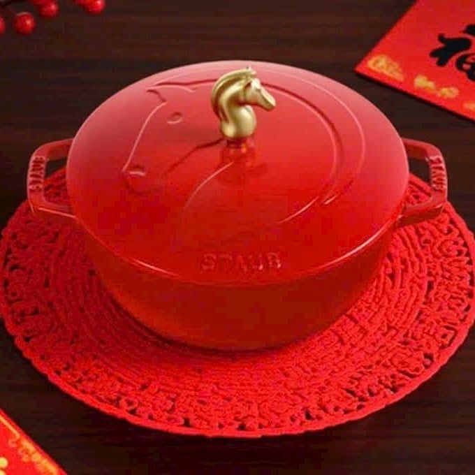 Nồi gang Staub núm ngựa