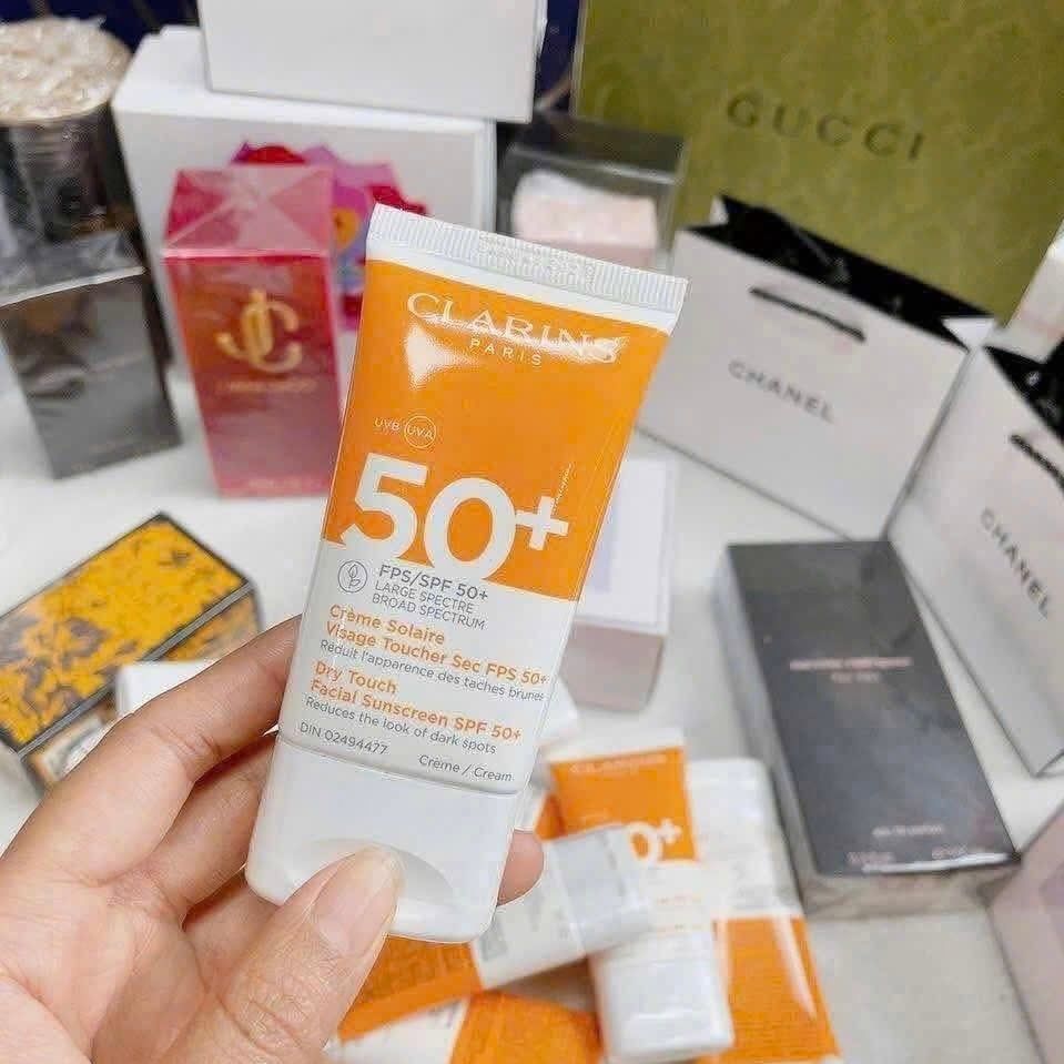 Kem chống nắng Clarins Dry Touch SPF 50+