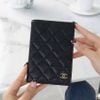 Ví đựng hộ chiếu Chanel