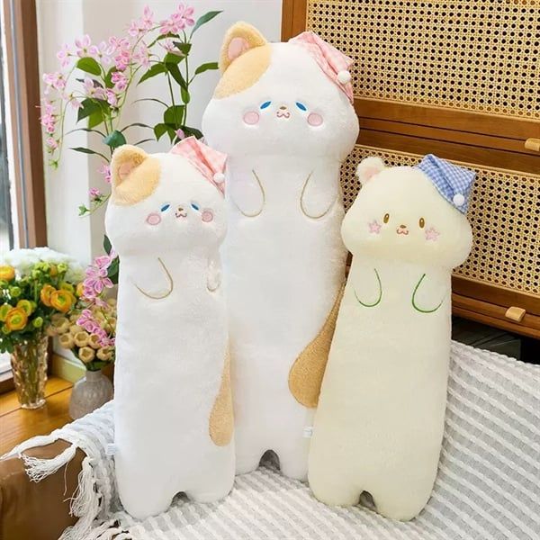  Mèo ôm dáng dài đội mũ ngủ 