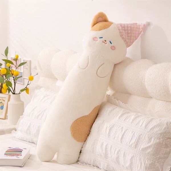  Mèo ôm dáng dài đội mũ ngủ 