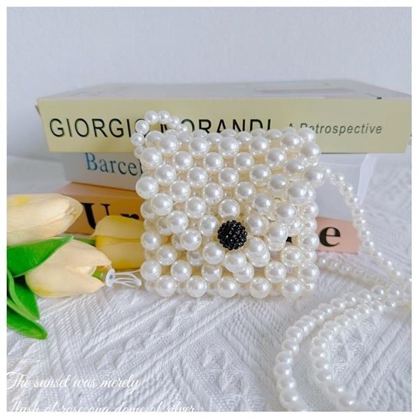  Túi xách ngọc trai vuông chấm đen 