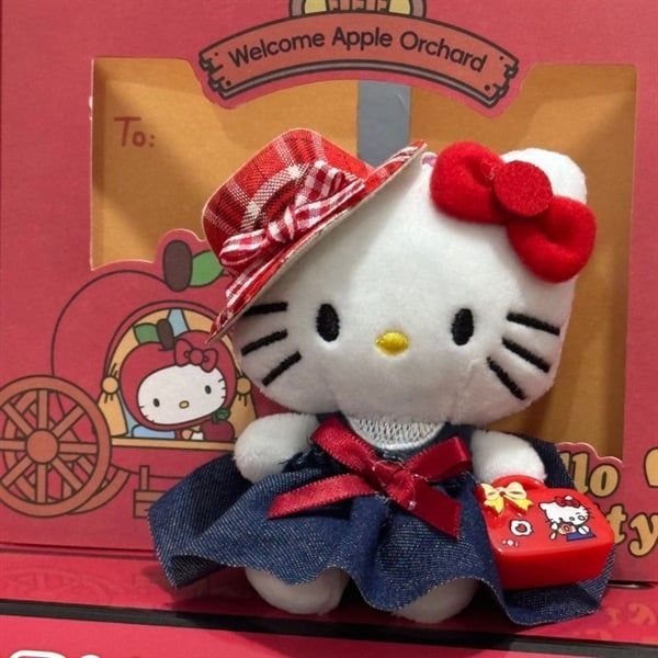  Móc khoá Hello Kitty váy bò mũ caro đỏ túi xách 