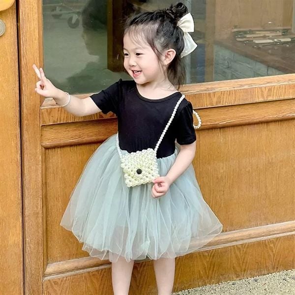  Túi xách ngọc trai vuông chấm đen 