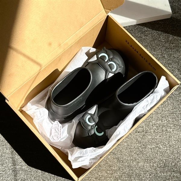  Giày đi mưa mèo mun 