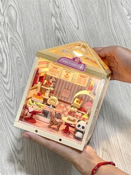  Hộp kính trưng bày mái nhọn có đèn 