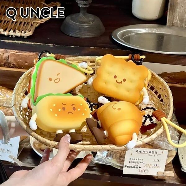  Ví móc khoá bánh Q UNCLE 