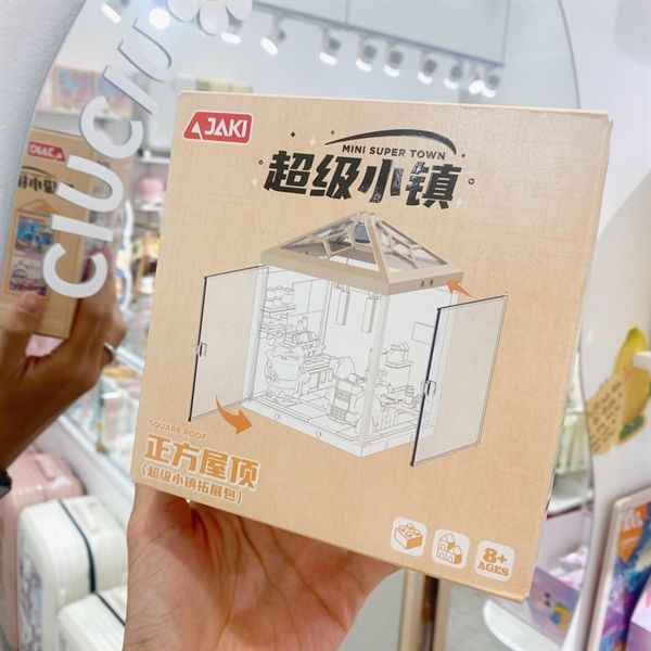  Hộp kính trưng bày mái nhọn có đèn 