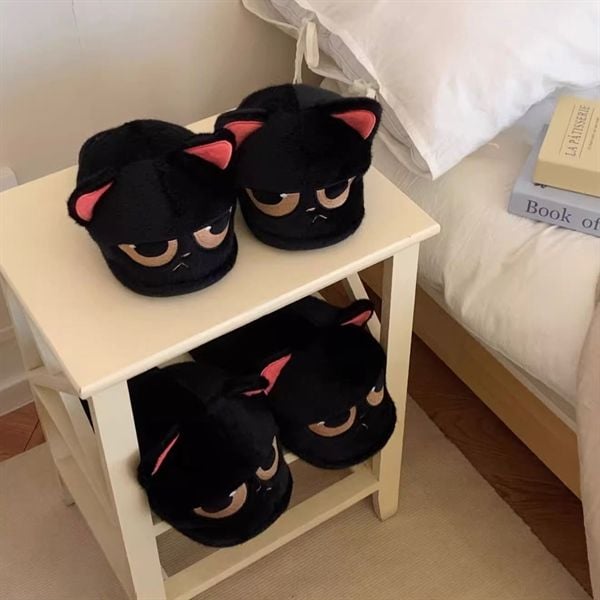  Dép lông mèo mun mặt xị 