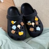  Dép cross charm ong gấu bánh 