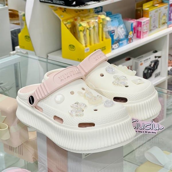  Dép cross charm kim cương gấu 