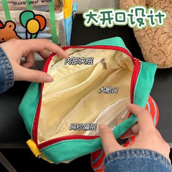  Hộp bút quai xách bông mặt trong 