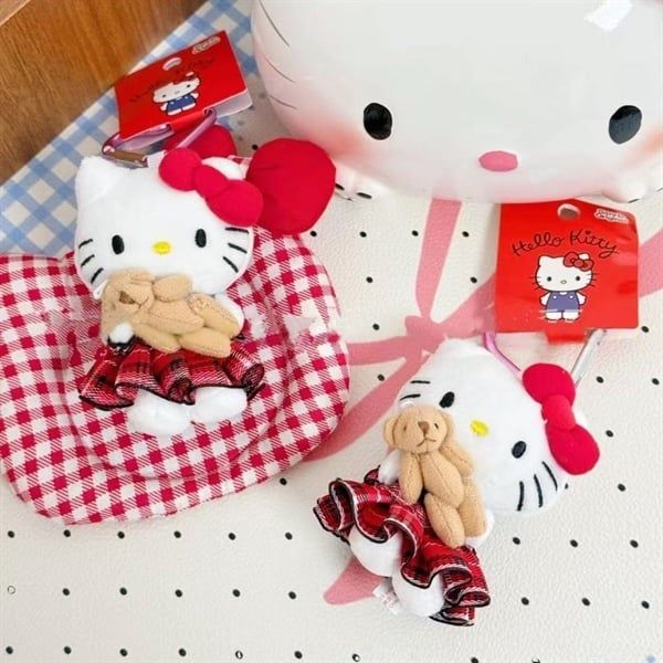 Móc khoá Hello Kitty ôm Teddy 