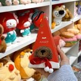  Tất bông Wennie Oni gấu quàng khăn + hộp quà Giáng Sinh 