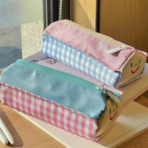  Hộp bút ngôi nhà cười kẻ caro 