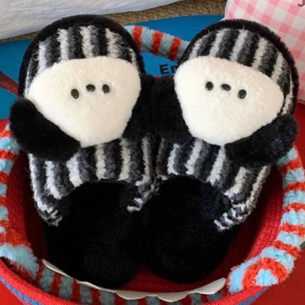  Dép lông charm cún đen trắng kẻ sọc 