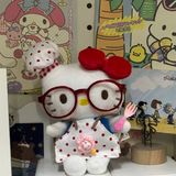  Móc khoá Hello Kitty đeo kính đầu bếp chấm bi 
