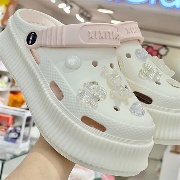  Dép cross charm kim cương gấu 