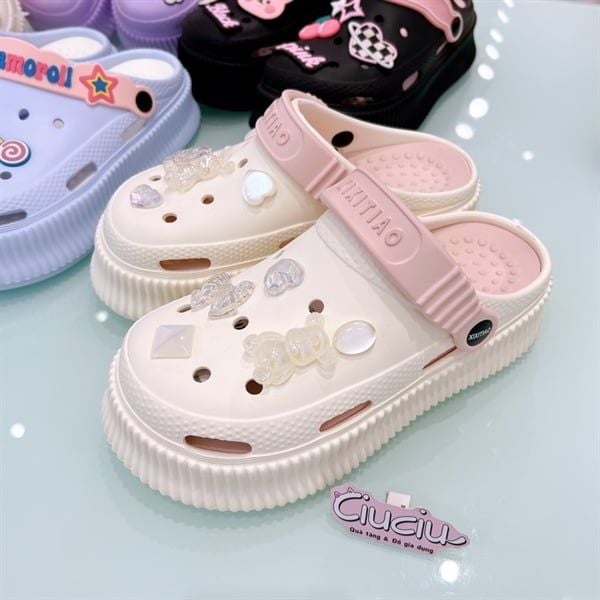  Dép cross charm kim cương gấu 