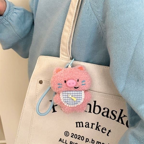  Móc khoá bông heo tạp dề 