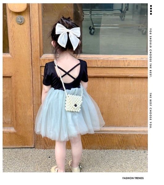  Túi xách ngọc trai vuông chấm đen 