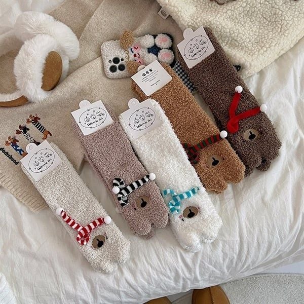  Tất bông Wennie Oni gấu quàng khăn 