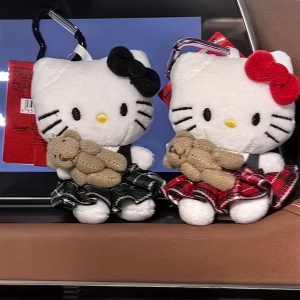  Móc khoá Hello Kitty ôm Teddy 