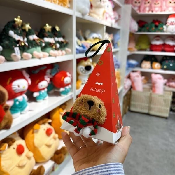  Tất bông Wennie Oni gấu quàng khăn + hộp quà Giáng Sinh 