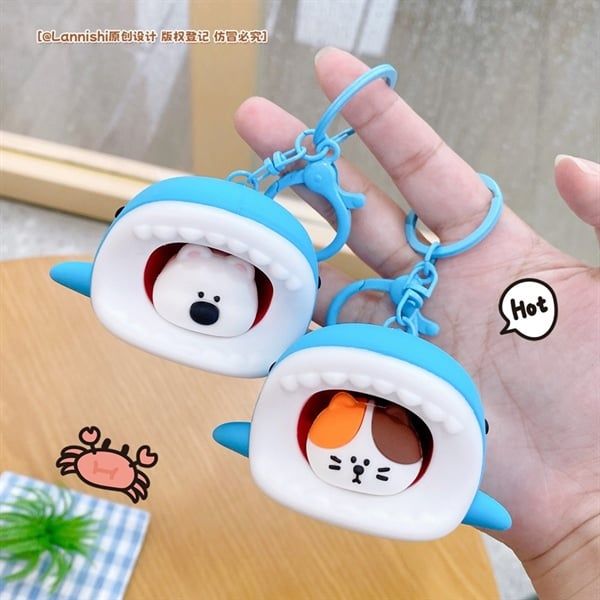  Móc khoá cá mập ăn thú 