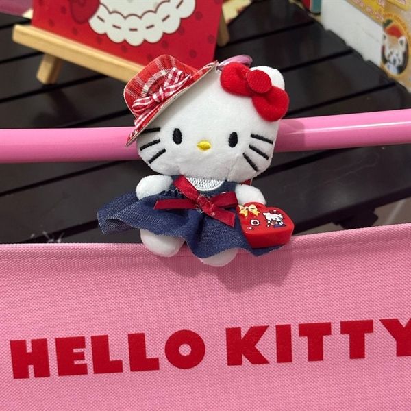  Móc khoá Hello Kitty váy bò mũ caro đỏ túi xách 