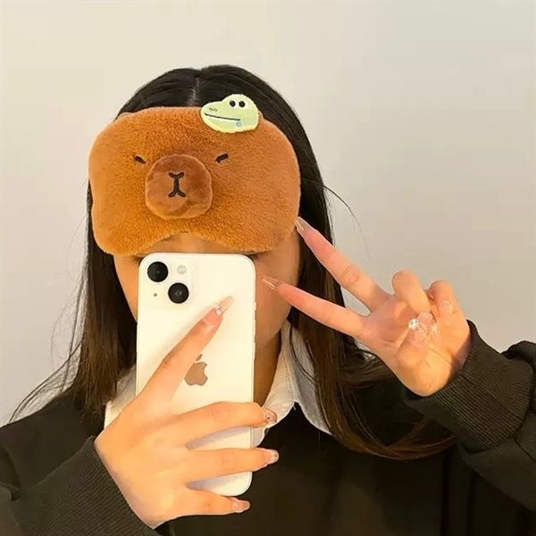  Bịt mắt capybara đội cá sấu 