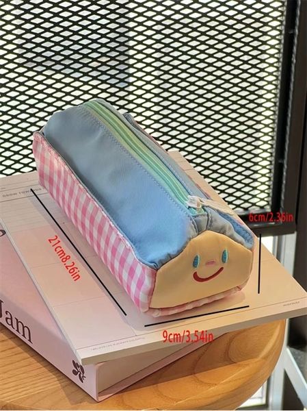  Hộp bút ngôi nhà cười kẻ caro 