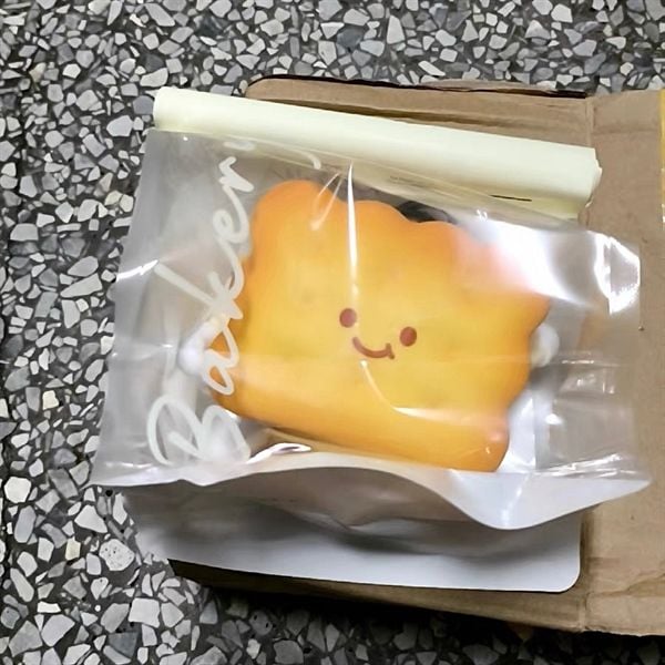  Ví móc khoá bánh Q UNCLE 