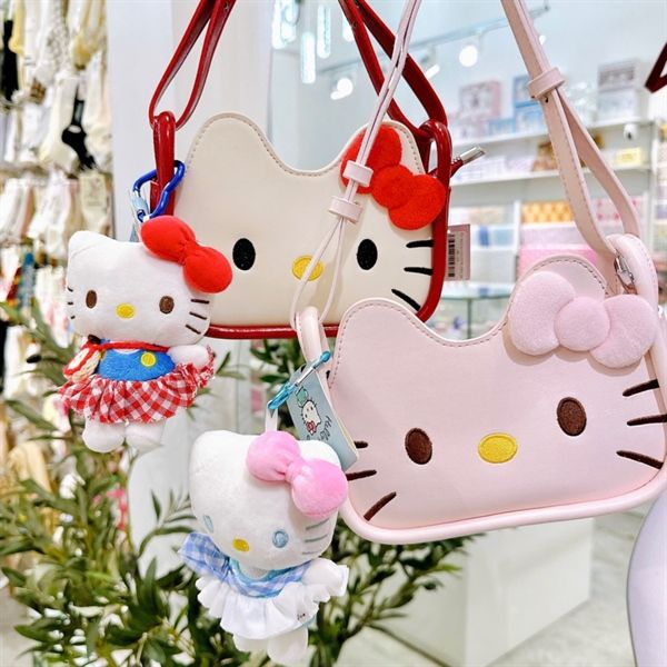  Móc khoá Hello Kitty yếm xanh biển 