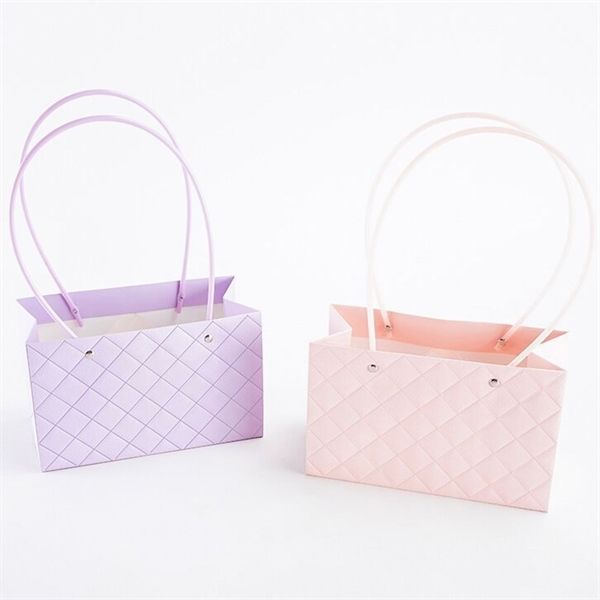  Túi quà vân trám chữ nhật quai nhựa 