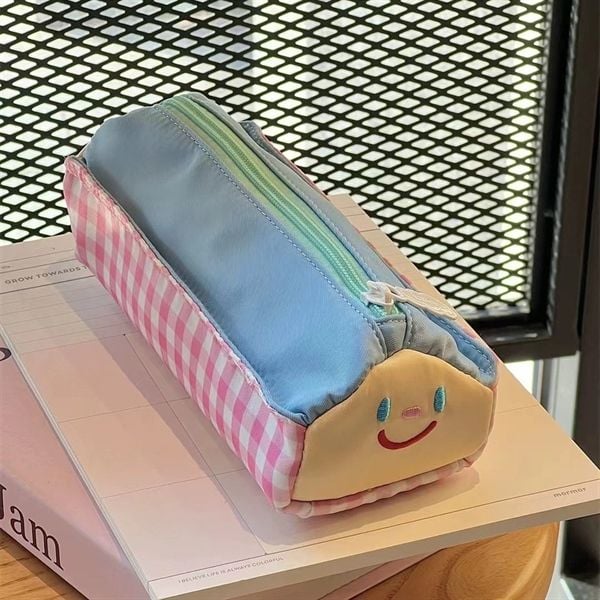  Hộp bút ngôi nhà cười kẻ caro 