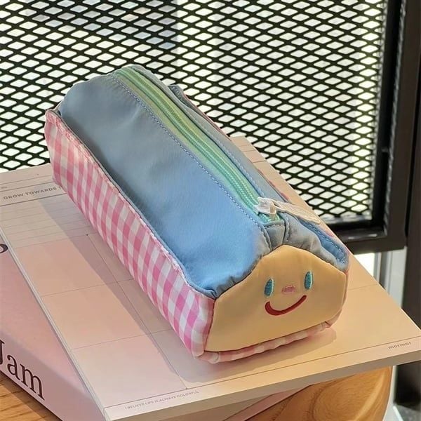  Hộp bút ngôi nhà cười kẻ caro 